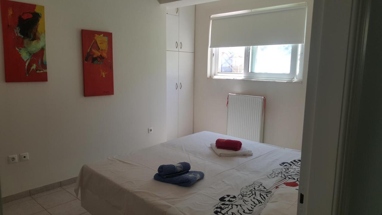 Joan'S Airport Apartment Артемида Екстериор снимка