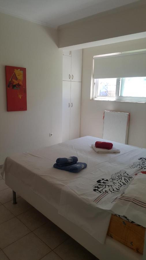 Joan'S Airport Apartment Артемида Екстериор снимка