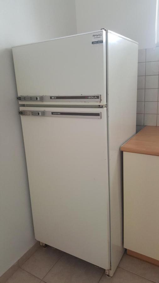 Joan'S Airport Apartment Артемида Екстериор снимка